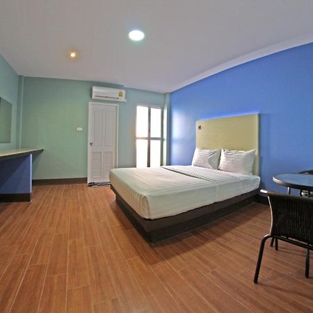 Central Park Hotel Синг Бури Екстериор снимка