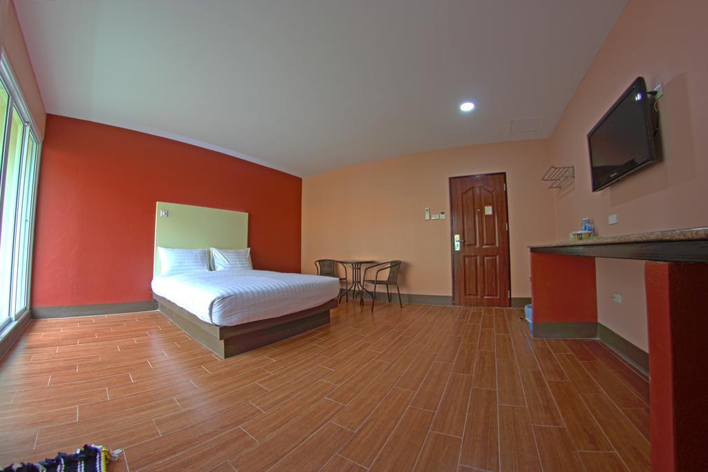 Central Park Hotel Синг Бури Екстериор снимка