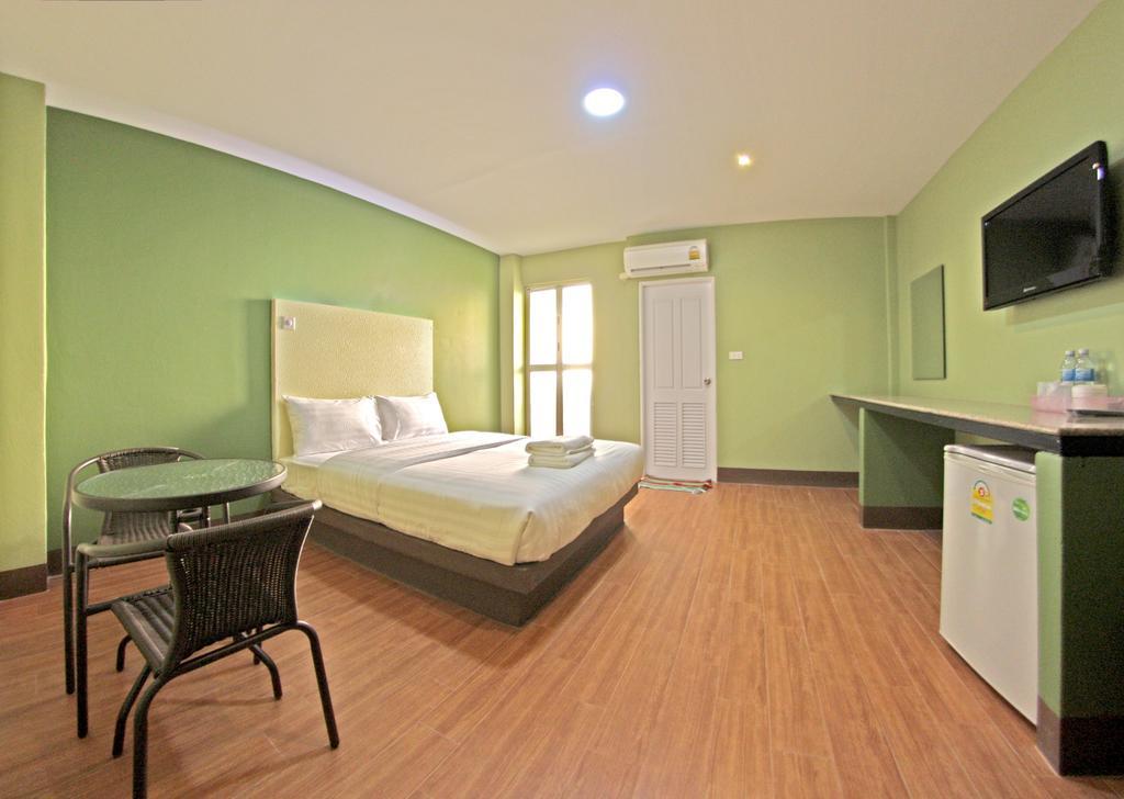 Central Park Hotel Синг Бури Екстериор снимка