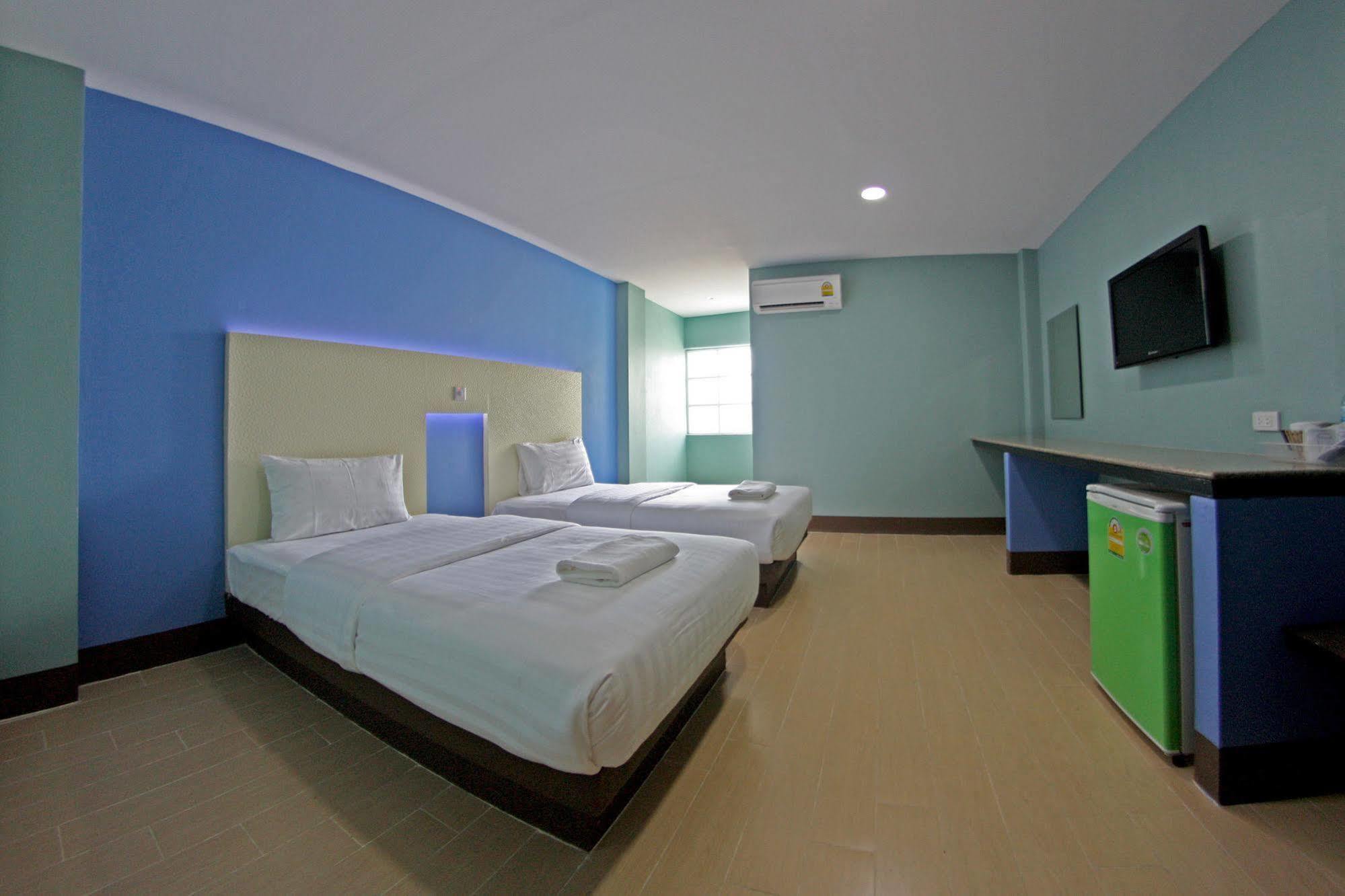 Central Park Hotel Синг Бури Екстериор снимка