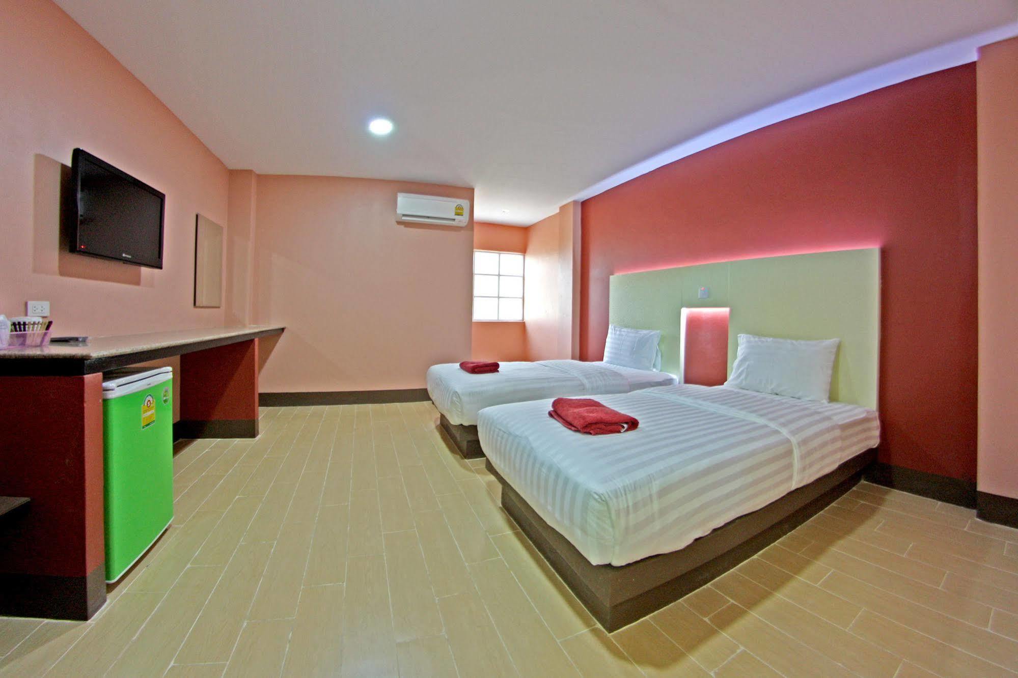 Central Park Hotel Синг Бури Екстериор снимка