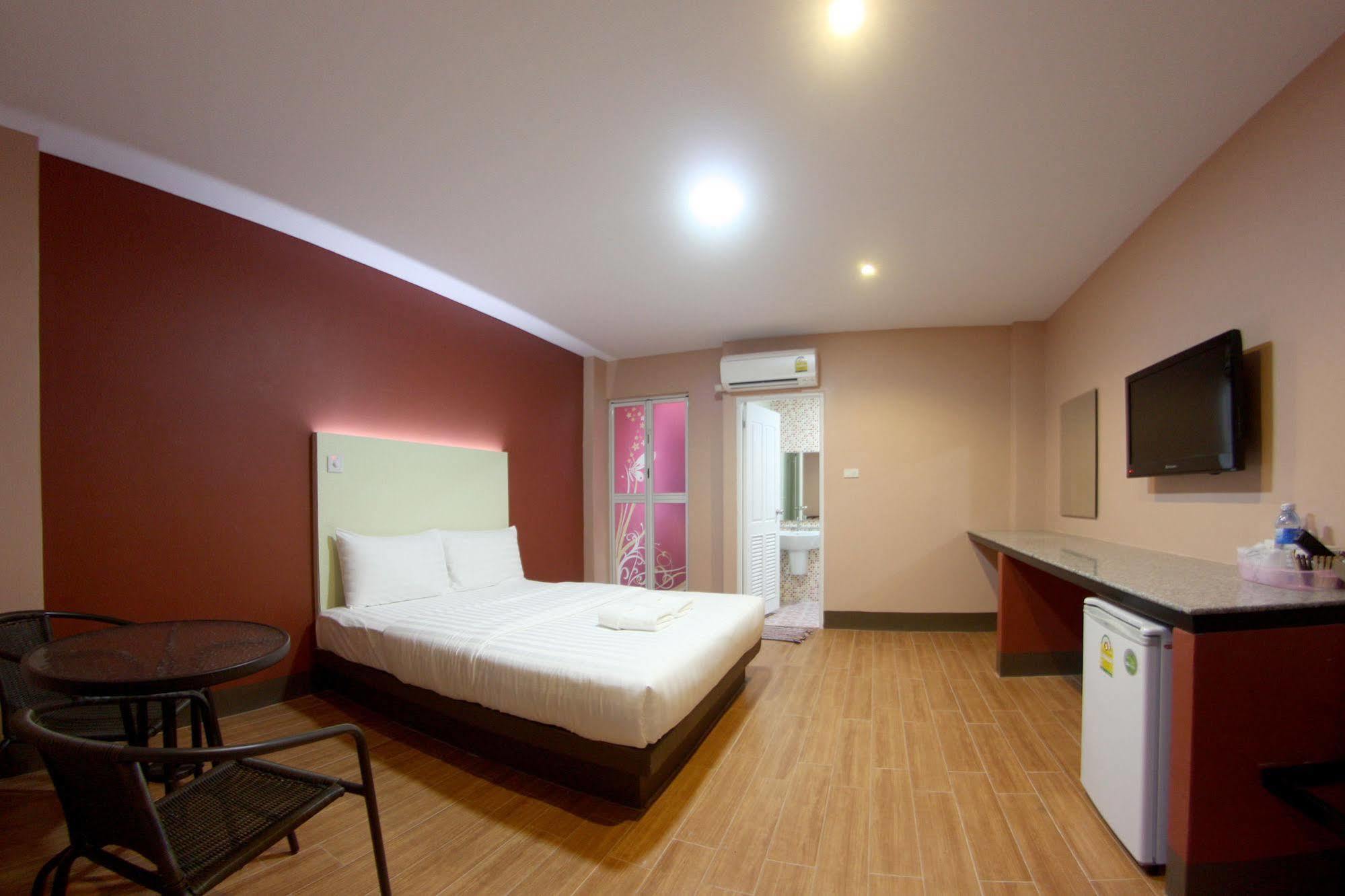Central Park Hotel Синг Бури Екстериор снимка