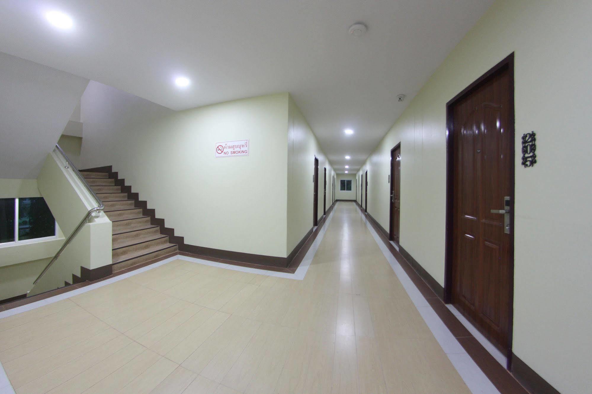 Central Park Hotel Синг Бури Екстериор снимка